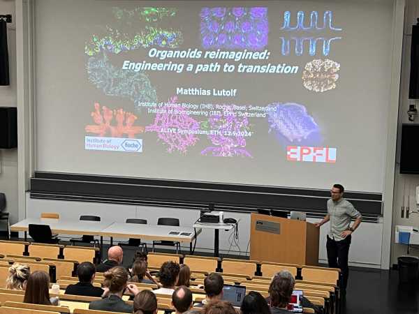 A man presenting in a lecture hall